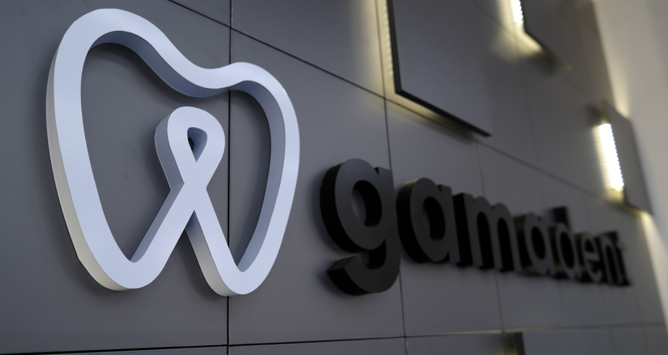 İmplant dişi çürür mü?